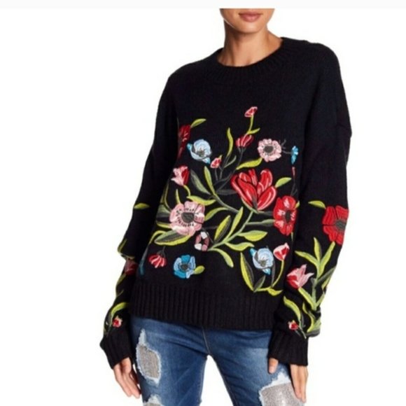 Romeo & Juliet Couture Sweaters - Romeo+Juliet Couture floral embroider pullover LG